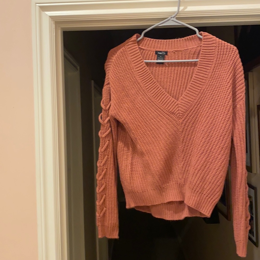 Pink sweater, size M, never worn